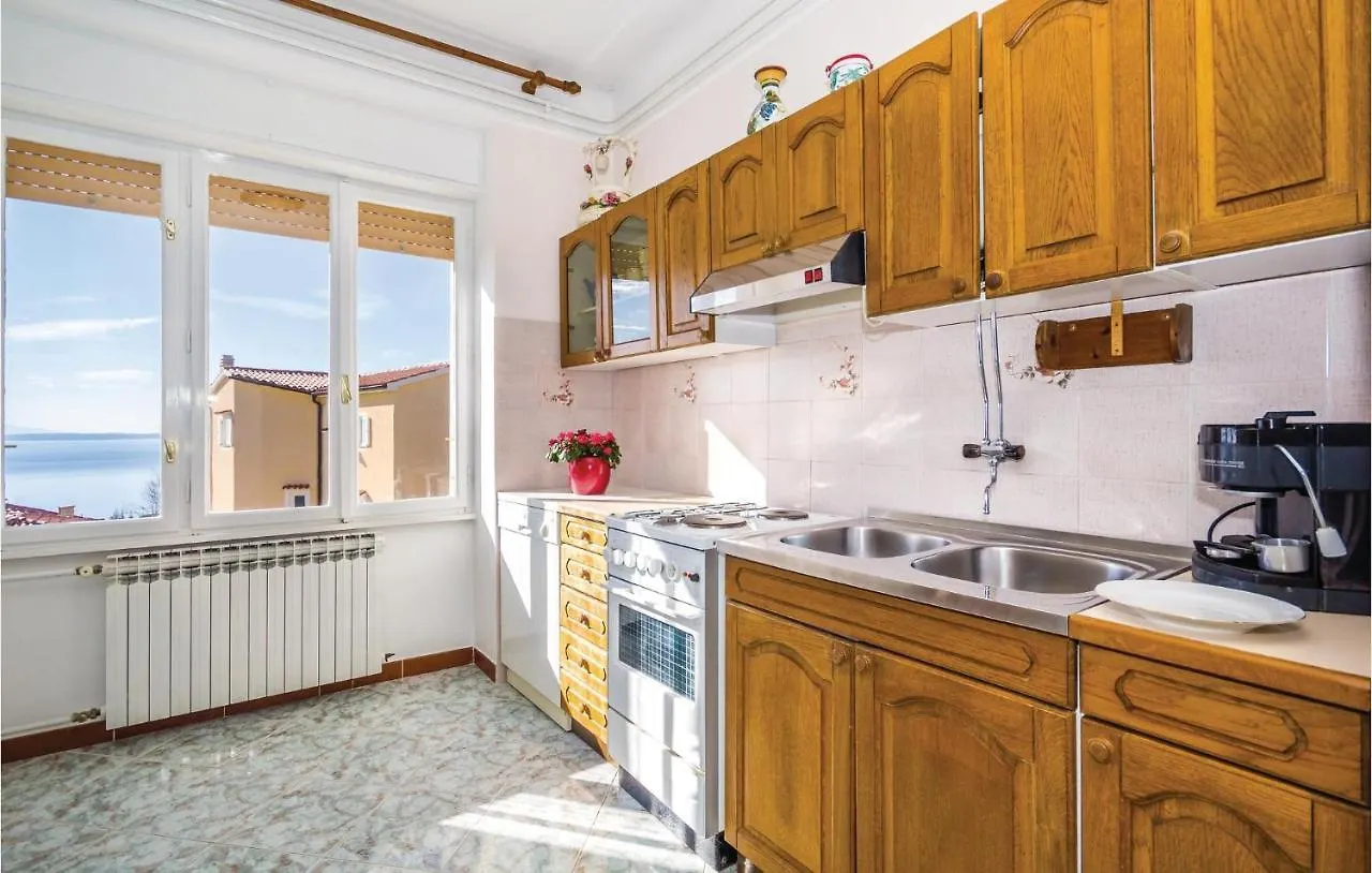Stunning Apartment In Icici With 1 Bedrooms And Wifi